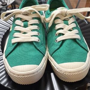 Cariuma Women's Green Canvas Sneakers with Cream Details, Size 8